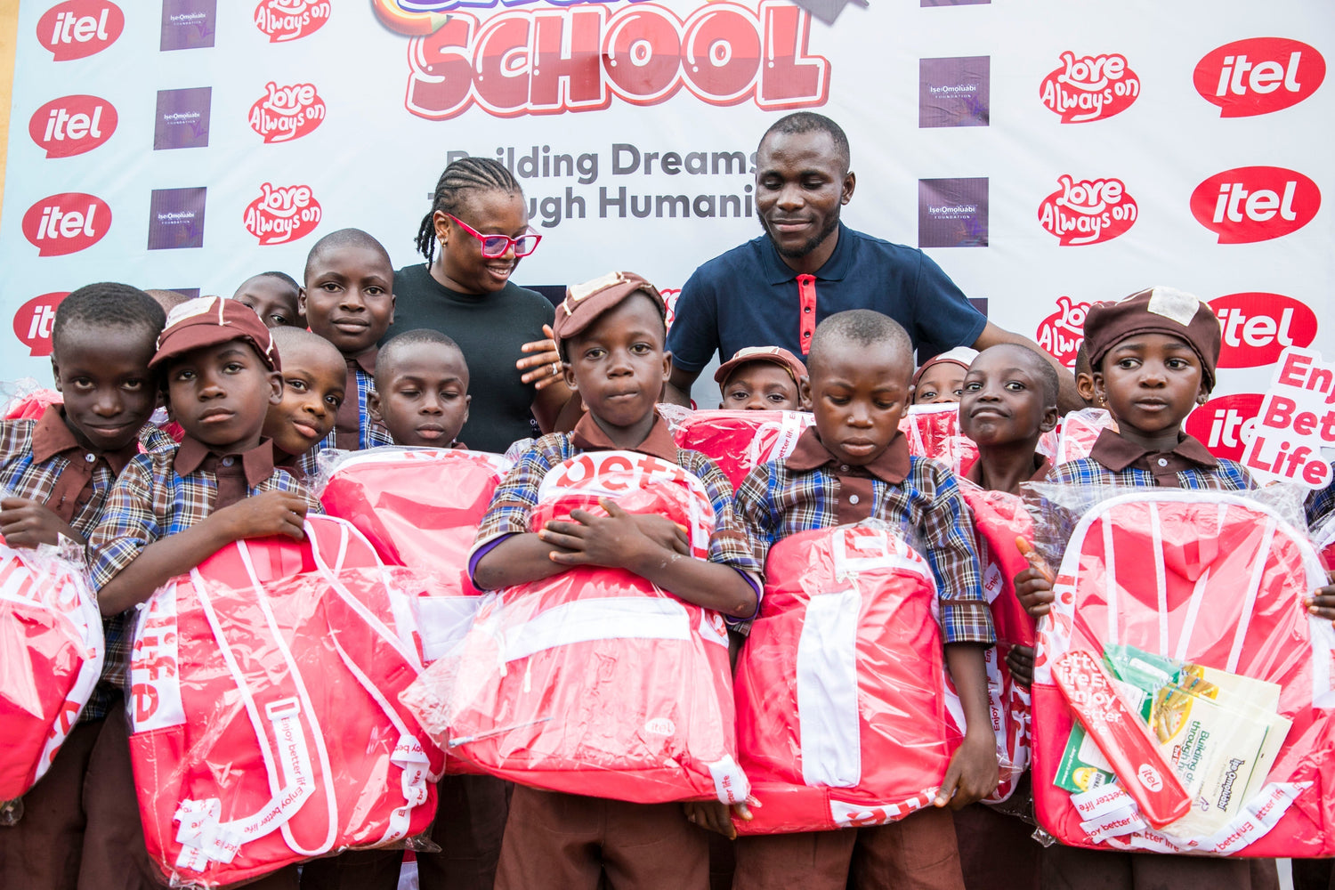 itel Empowers Over 600 Pupils in Ikorodu with Back-to-School Donations Worth ₦4 Million